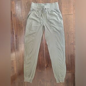Lululemon Dance Studio Mid-Rise Full Length Jogger Size 2, Green